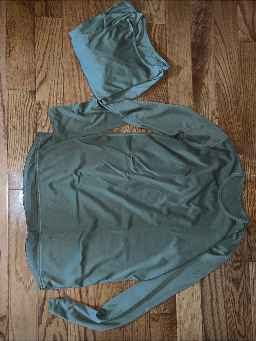 Army silk thermal long sleeve shirt size medium (2 shirts one price)